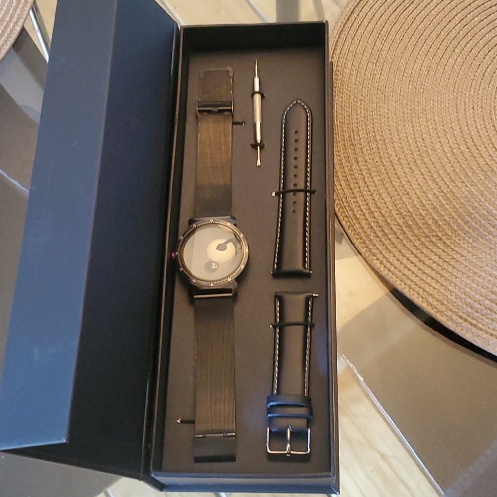 Smart Watch - Picture 2 of 4